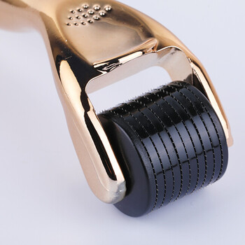 Single Microneedle Roller ( Golden Handle ) - Mikrojehličkový váleček na ošetření obličeje